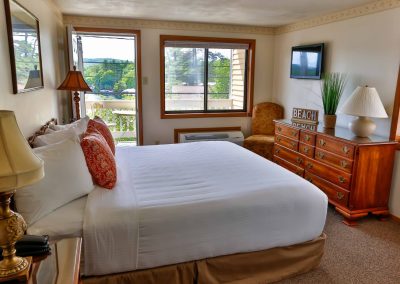 Paugus Suite master bedorom.