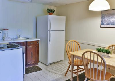 Suite kitchen and dining table.