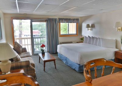 Studio suite with king bed, kitchen and breakfast bar.