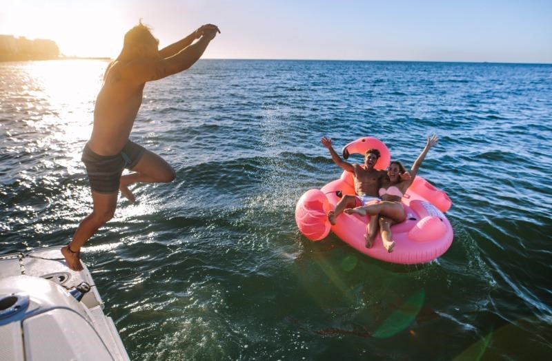 Make Waves with These 3 Laconia Boat Rentals